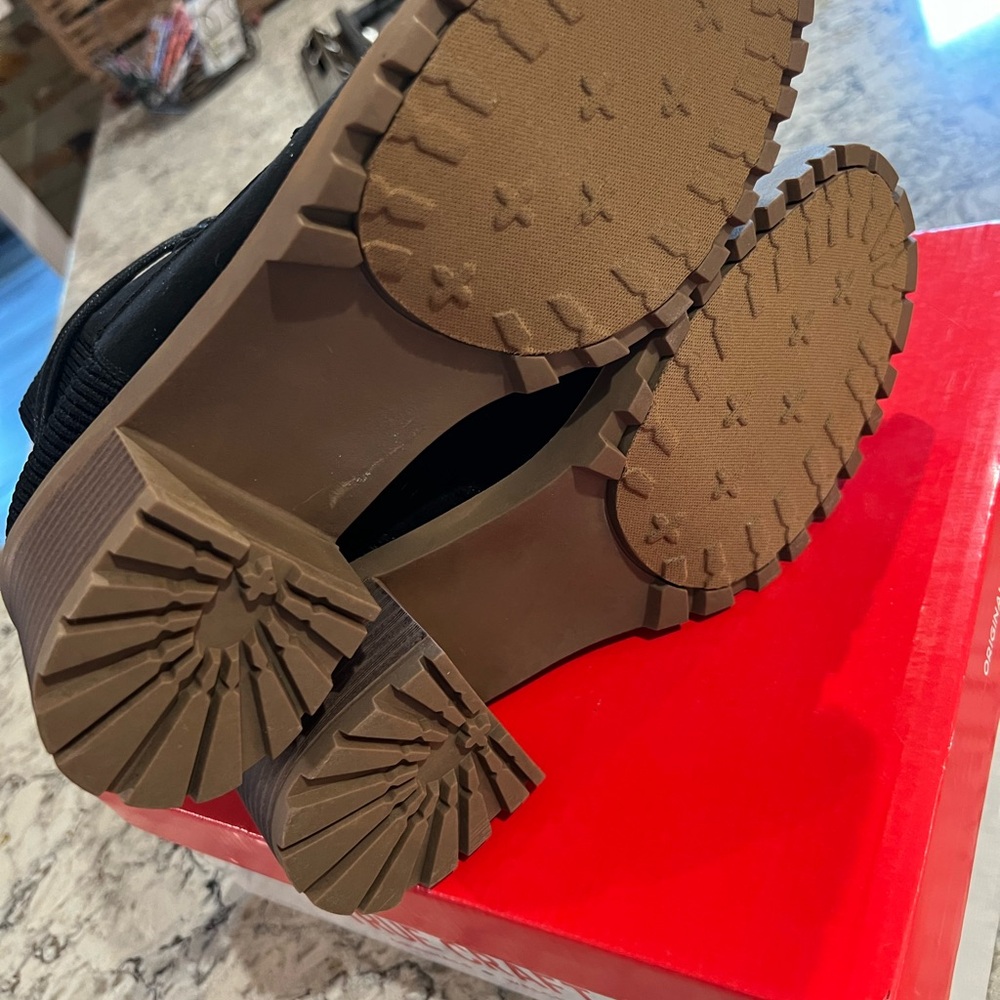 Bootie size 9 Black NEVER WORN